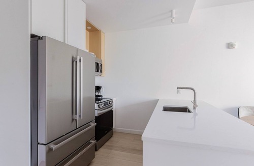 Hunters Point Apartment | Blueground | Long Island City, fitness center, nr Gantry Plaza State Park