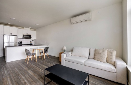 Yesler Terrace Apartment | Blueground | Northlake, gym & rooftop, nr zoo