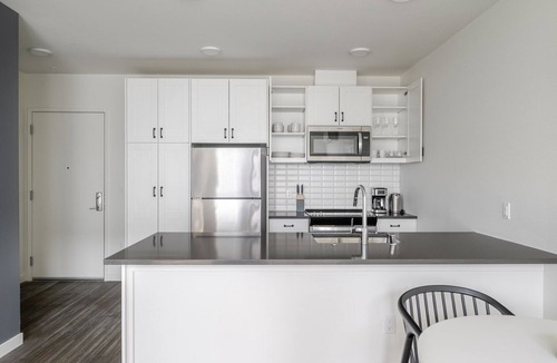Yesler Terrace Apartment | Blueground | Yesler Terrace & elevator, nr park