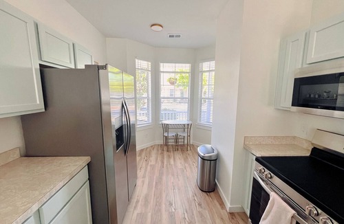 Old Town Bluffton House | Bluffton Lowcountry Casa Del Café/Private Driveway+Fence Yard