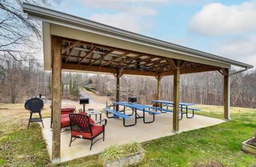 North Shore House | Boat & Relax on Smith Mountain Lake! Bright Condo