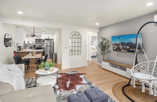Lower Queen Anne Apartment | Brand New 2BR Queen Anne Condo, Designer's Taste