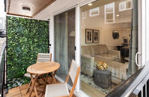 Lower Queen Anne Apartment | Brand New 2BR Queen Anne Condo Designer's Taste