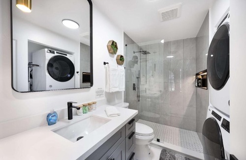 Lower Queen Anne Apartment | Brand New 2BR Queen Anne Condo Designer's Taste