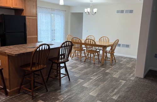 Tannersville House | Brand New 3BR House With Brand New Large Hot Tub