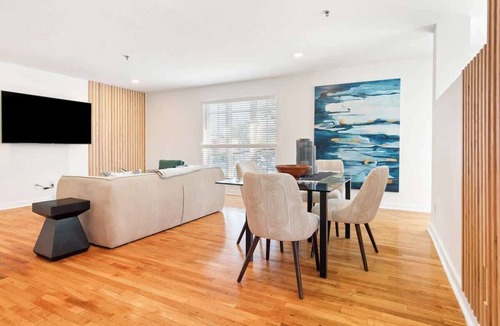 North Downtown Apartment | Bright Downtown Studio w/Full Kitchen+King Bed