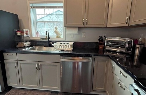 Springfield Condo | Bright & Spacious New 3BR Retreat Private Entrance Near DC & Pentagon
