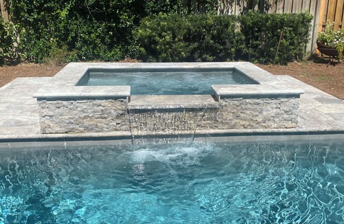 Saint Simons Heights House | BROADWAY BREEZE ~ Close to Beach/Shopping/Dining ~ Heated Pool - Spa - Sleeps 8