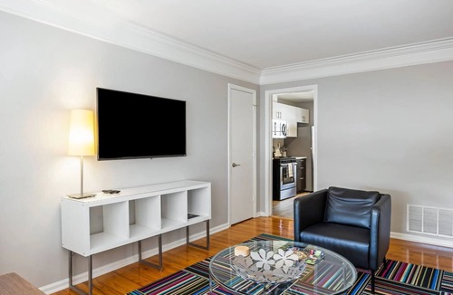 Brookwood Apartment | Brookwood Courtyard by BCA Furnished Apartments Bcc2b 05 E