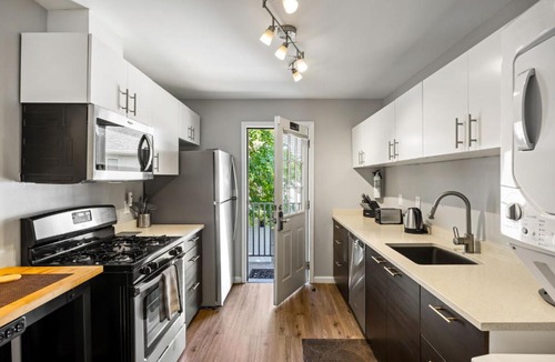 Brookwood Apartment | Brookwood Courtyard by BCA Furnished Apartments