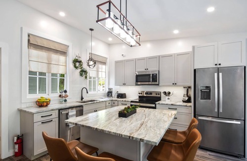 Key West Historic District House | ~Butterfly Cottage~ Enjoy a hot tub, gourmet kitchen, and 2 king ensuites.