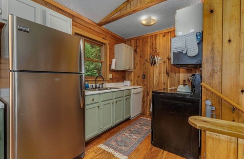 Cherokee House | Cabin Close to Casino: King Bed, Hot Tub, 0 Pet Fees, 15 Minutes to GSMR Train