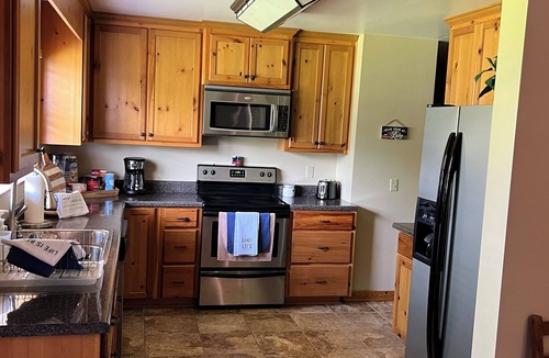 Dadeville Cabin | Centerport GetAway, Family size cabin. Near restaurants, golf and AU football
