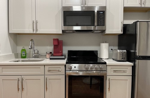 Everett Apartment | Central studio apartment in Everett