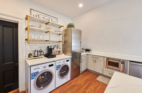 Cypress Hills House | Charming 1 BDRM + Sofabed + 1 BATH Brooklyn Home