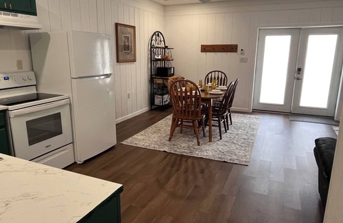 Mount Gay Apartment | Charming 2-bed/1 bath apartment in Logan near HMTS, dining, and shopping