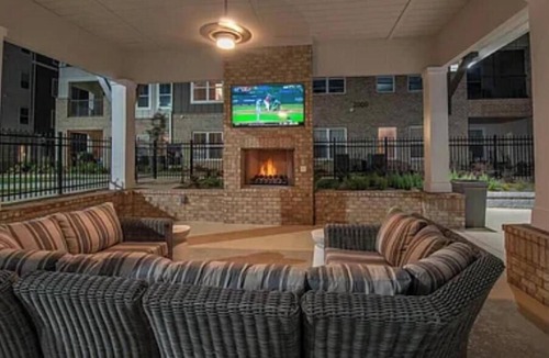 Madison Apartment | Charming 2-bedroom apartment with WiFi, AC in lovely Madison