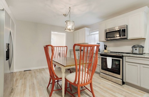 Powdersville House | Charming 2-bedroom house with King Bed, WiFi, AC, close to Clemson, large yard.