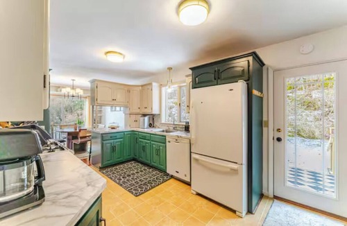 Town of Sharon House | Charming 3-bedroom house with Firepit andcoldplunge in peaceful Sharon Springs