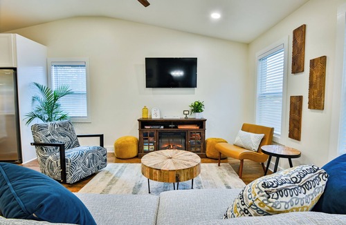 Covington House | Charming 3-bedroom house walkable to Covington Square