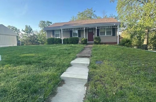 Manchester House | Charming 3-bedroom house in delightful Ballwin and basement is not included