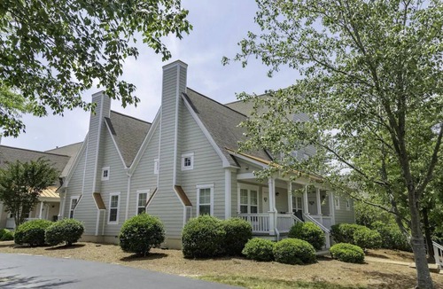 Lackey Cottage | Charming 3-bedroom cottage with AC, fitness room, WiFi in welcoming Williamsburg