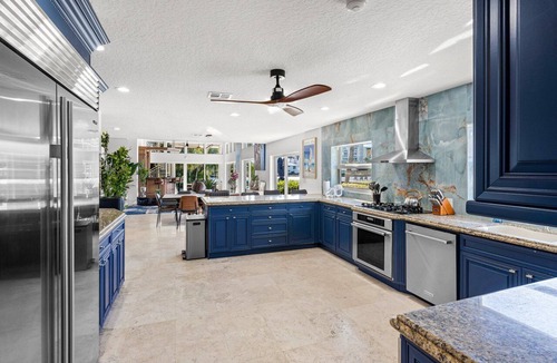 Tropic Isle House | Charming 4-bedroom house with fitness room