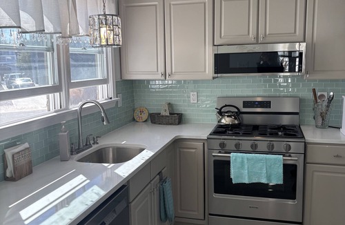 Ocean Gate House | Charming Beach Front 3-bedroom house in Ocean Gate with WiFi and AC