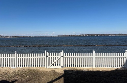 Ocean Gate House | Charming Beach Front 3-bedroom house in Ocean Gate with WiFi and AC