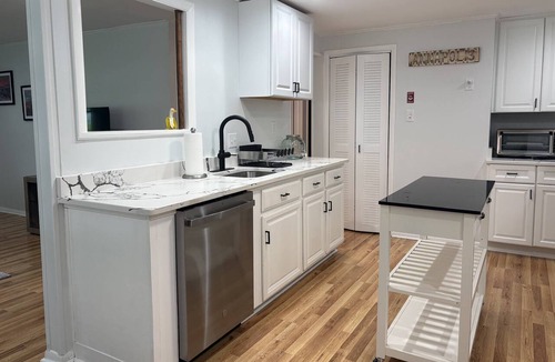 Arundel on the Bay House | Charming Coastal Retreat w Community Beach Dog-Friendly & Mins to Downtown Annapolis