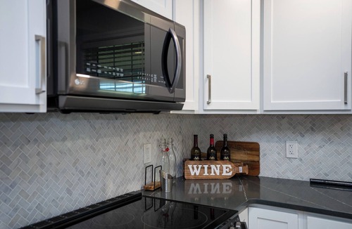 Voorhees House | Charming Farmhouse at Saddlehill Winery in Philadelphia Suburbs