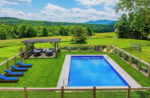 Rochester House | Charming farmhouse near Killington & Sugarbush