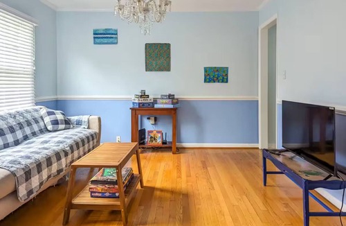 Weems House | Charming Pet Friendly 4-bedroom river view home with grill, in lovely Weems!