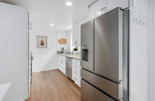Norkirk Condo | Charming retreat 2 blocks from Google, downtown Kirkland, fully fenced, office