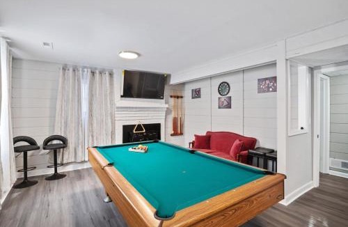 Chesterfield Court House House | Charming Retreat with Pool Table in Chesterfield!