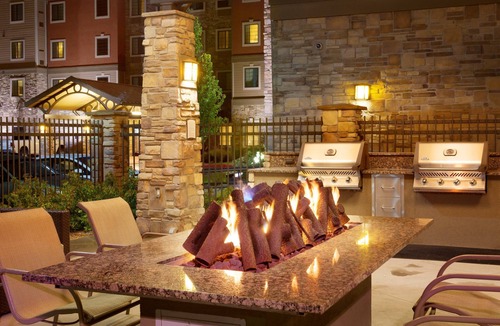 Midvale Apartment | Charming Studio Suite Near Jordan Landing! Heated Pool & Hot Tub. Free Breakfast Buffet.