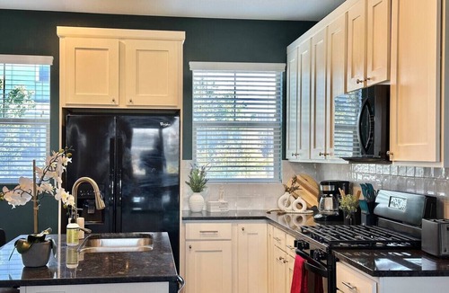 Midvale House | Charming updated LOFT style townhouse!