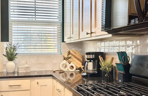 Midvale House | Charming updated LOFT style townhouse!