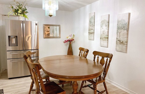 Brunswick House | Cheerful, three bedrooms, centrally-located place near hospital, St Simons