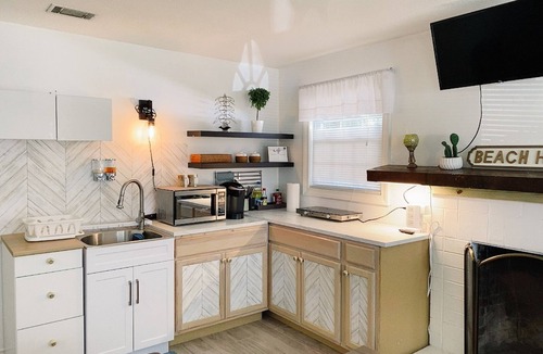 Brunswick House | Cheerful, three bedrooms, centrally-located place near hospital, St Simons