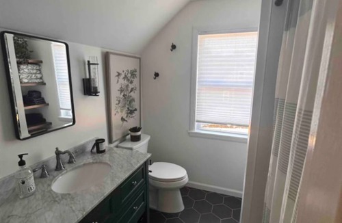 Fishkill House | Chez Moi- 3BR-2BA - Sleeps 7 - Sunlighten sauna -Central to bethel near beacon