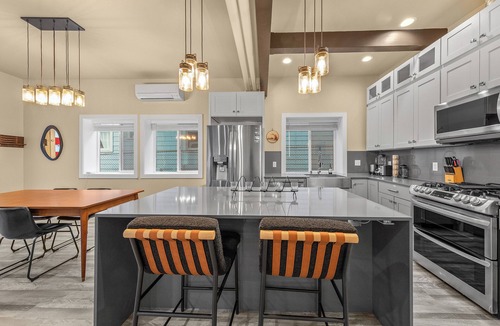 Squire Park House | Chic & Modern Retreat Prime Location AC