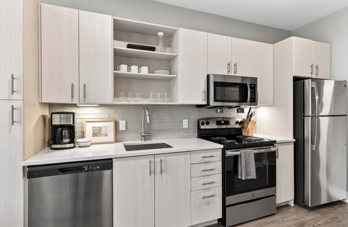 Hillsboro West End House | Chic Studio + Shared Terrace | Heart of Hillsboro Village | The Belcourt