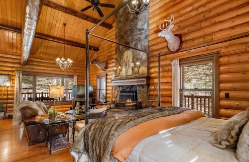 Eureka Springs Cabin | Cinnamon Valley - The Cattail