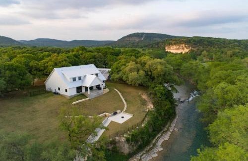 Canyon Lake House | CL 270 The White House on the Horseshoe