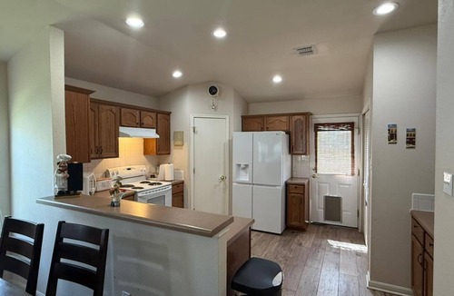 San Antonio House | Clean and cozy 4BR, Near Theme Parks & Shopping!