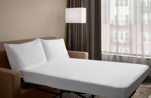 East Lansing Hotel | Close to MSU Campus + On-site Dining. Pool. Gym.