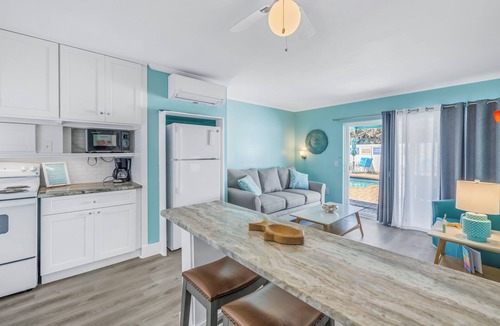 Bradenton Beach Apartment | Coastal Getaway Retreat –Steps to the Beach! 1BR/1BA. Sleeps 2. In 4-Plex. Pool