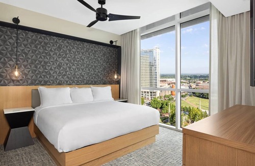 Downtown Atlanta Hotel | College Football National Championship Weekend 2 nights at Club Wyndham Atlanta