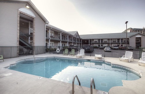 Pigeon Forge Condo | Colonial Crest 104 - Great location! - You can walk to town!